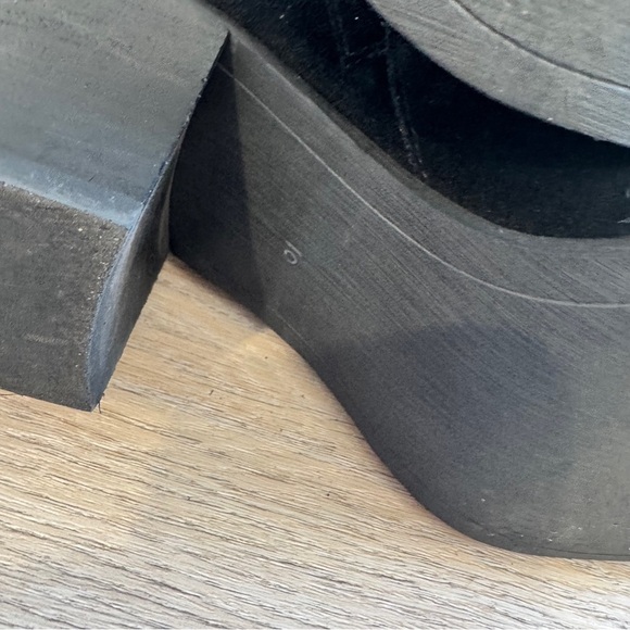 Sam Edelman Leonia Pointed Toe Bootie - Picture 8 of 8